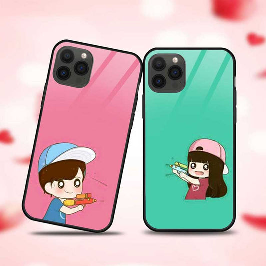 Cute Couple Playing With Water Gun Glass Couple Case